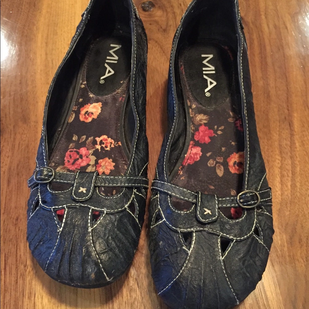 Mia Women’s flat shoes